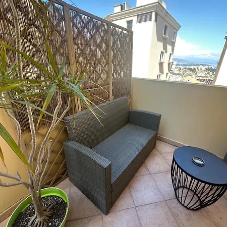 Magnificent Flat In With Swimming Pool *