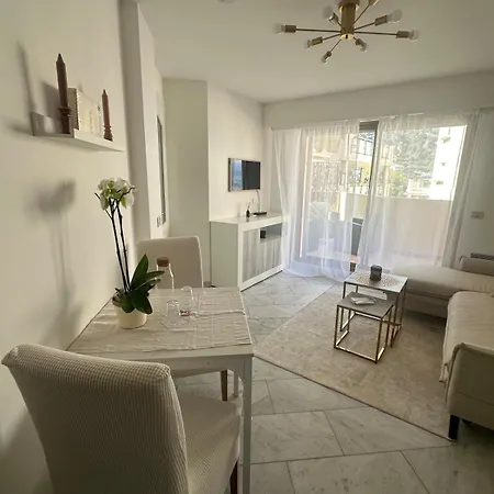 Appartement Magnificent Flat In With Swimming Pool *