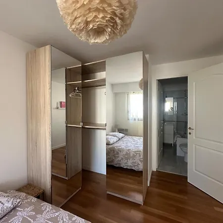 Lägenhet Magnificent Flat In With Swimming Pool